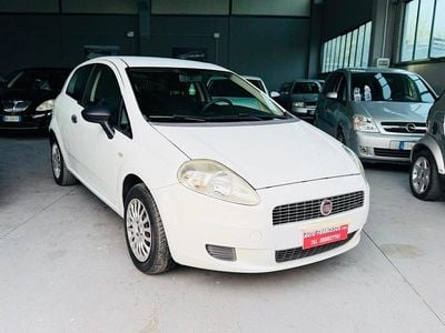 Usata Fiat Grande Punto 75 CV (55 kW) 2009 Bianco Utilitaria