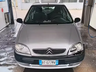 Usata Citroën Saxo 60 CV (44 kW) 2001 Utilitaria