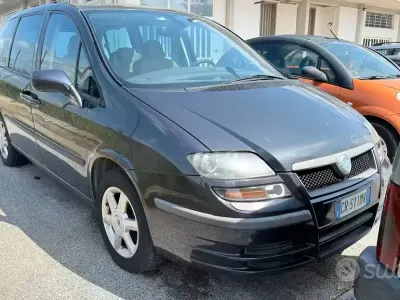 Usata Fiat Ulysse 128 CV (94 kW) 2004 Grigio Monovolume