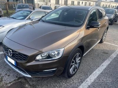 Usata Volvo V60 CC Summum 149 CV (109 kW) 2017 Marrone Station wagon