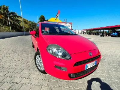 Usata Fiat Punto Lounge 77 CV (56 kW) 2013 Rosso Utilitaria