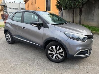 Usata Renault Captur Life 90 CV (66 kW) 2015 Grigio SUV