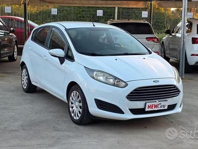 Usata Ford Fiesta Titanium 75 CV (55 kW) 2013 Bianco Utilitaria