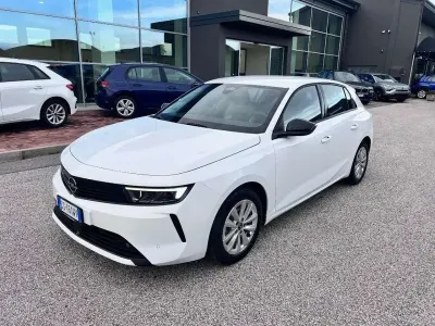 Usata Opel Astra Edition 110 CV (80 kW) 2024 Bianco Utilitaria
