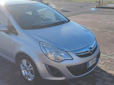 Usata Opel Corsa 75 CV (55 kW) 2012 Argento Utilitaria