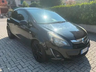 Usata Opel Corsa Sport 75 CV (55 kW) 2013 Nero Utilitaria