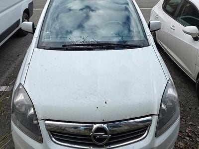 Bianco Usata 2014 Opel Zafira Monovolume | 2500 € (Buon prezzo)