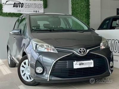 Occasion Toyota Yaris 69 ch (50 kW) 2015 Gris Citadine