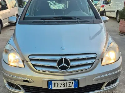 Usata Mercedes B200 Chrome 140 CV (102 kW) 2010 Grigio Monovolume