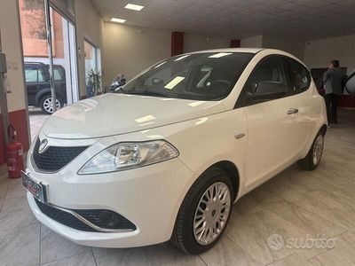 Usata Lancia Ypsilon Gold 69 CV (50 kW) 2018 Bianco Utilitaria