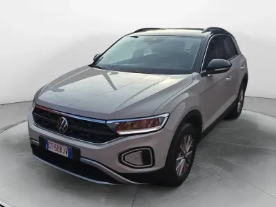 Usata VW T-Roc Life 110 CV (80 kW) 2024 Beige SUV