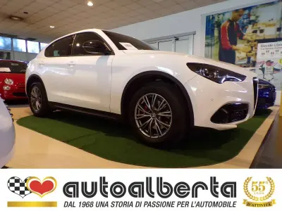 Usata Alfa Romeo Stelvio Super 209 CV (153 kW) 2023 Bianco alfa pastello SUV