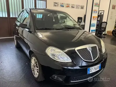 Usado Lancia Ypsilon 60 HP (44 kW) 2009 Preto Citadino