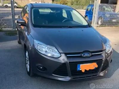Usata Ford Focus 95 CV (69 kW) 2012 Grigio Berlina