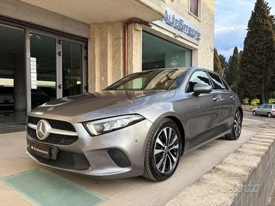 Usata Mercedes A180 Business 116 CV (85 kW) 2022 Grigio scuro Berlina