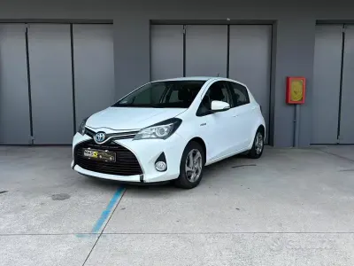 Usata Toyota Yaris Hybrid Active 75 CV (55 kW) 2016 Other Berlina