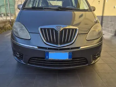 Usata Lancia Musa 95 CV (69 kW) 2010 Grigio Monovolume