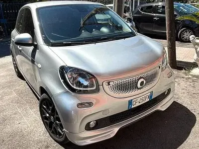 Usata Smart ForFour Passion 90 CV (66 kW) 2019 Grigio Utilitaria