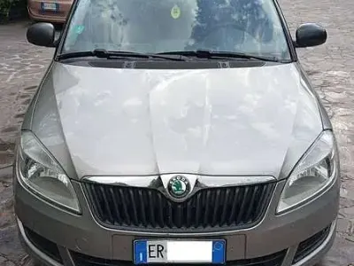 Usata Skoda Roomster Active 90 CV (66 kW) 2013 Argento Monovolume
