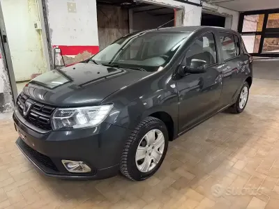 Occasion Dacia Sandero Lauréate 73 ch (53 kW) 2018 Gris Berline
