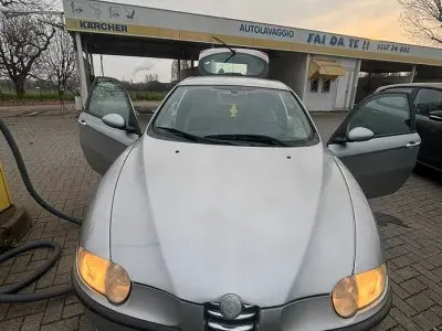 Usata Alfa Romeo 147 116 CV (85 kW) 2004 Grigio Utilitaria