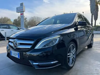 Usata Mercedes B200 Premium 136 CV (100 kW) 2013 Nero Utilitaria