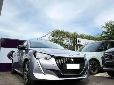 Usata Peugeot 208 Allure 102 CV (75 kW) 2022 Grigio artense Utilitaria