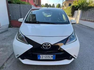 Usata Toyota Aygo X-play 69 CV (50 kW) 2015 Utilitaria
