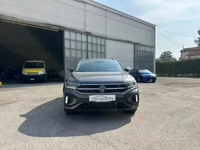 Usata VW T-Roc R-line 150 CV (110 kW) 2023 Grigio SUV