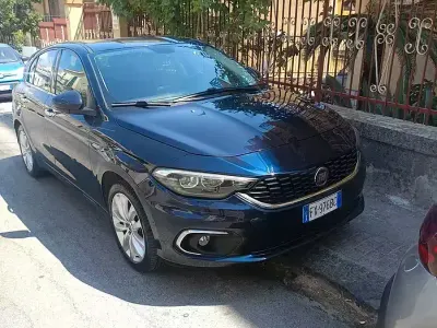 Usata Fiat Tipo Lounge 95 CV (69 kW) 2019 Bluazzurro Berlina
