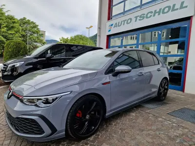 Usata VW Golf VIII GTI 245 CV (180 kW) 2023 Mondsteingrau Berlina