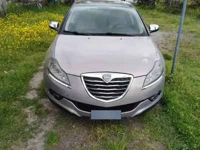 Usata Lancia Delta 120 CV (88 kW) 2011 Grigio Utilitaria