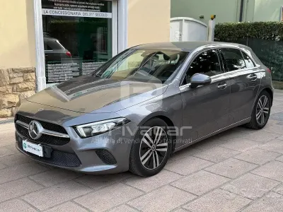 Usado Mercedes A180 116 HP (85 kW) 2020 Cinzento Citadino