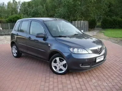 Usata Mazda 2 Style 68 CV (50 kW) 2007 Grigio Utilitaria