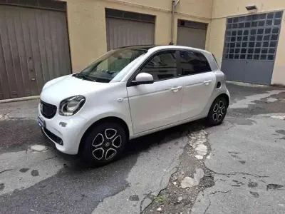 Usata Smart ForFour Passion 71 CV (52 kW) 2018 Bianco pastello Utilitaria