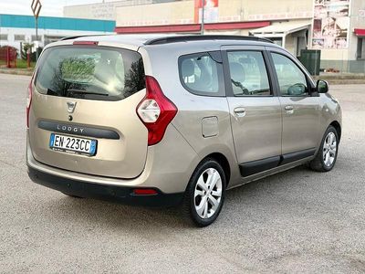 Begagnad Dacia Lodgy 107 HK (78 kW) 2012 Silver Minibuss