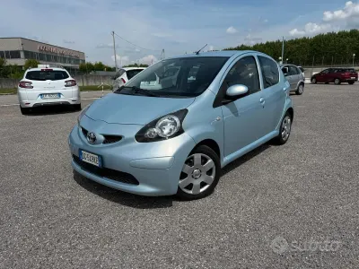 Usado Toyota Aygo 68 HP (50 kW) 2007 Azul Citadino
