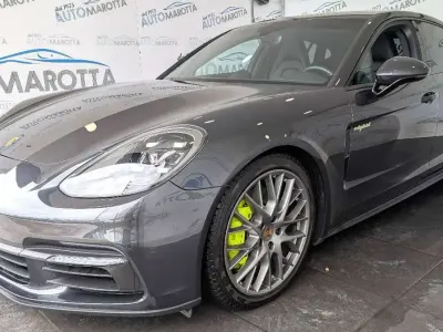 Usata Porsche Panamera 330 CV (242 kW) 2020 Grigio Berlina