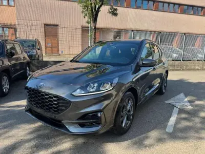 Usata Ford Kuga ST-Line 120 CV (88 kW) 2024 Grigio metallizzato SUV