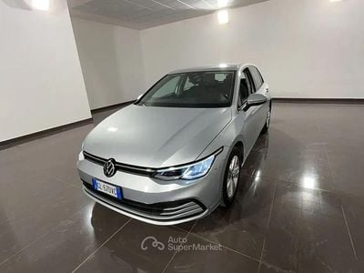 Usata VW Golf VIII Life 116 CV (85 kW) 2022 Argento Berlina