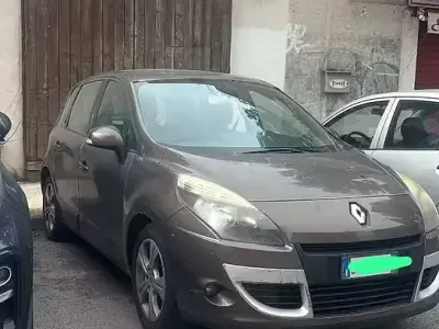 Usata Renault Scénic III 136 CV (100 kW) 2010 Marrone Berlina
