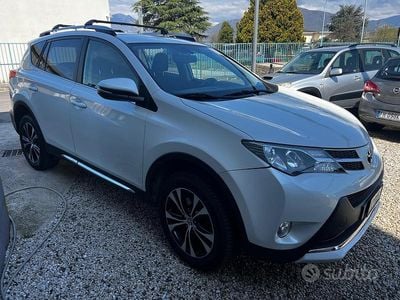 Usata Toyota RAV4 Lounge 150 CV (110 kW) 2015 Bianco SUV