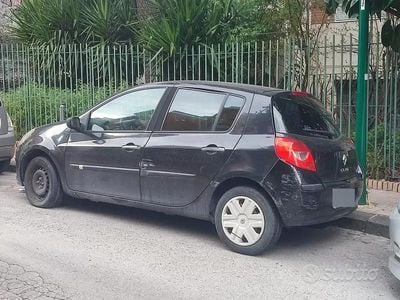 Usata Renault Clio II LE 85 CV (62 kW) 2008 Berlina