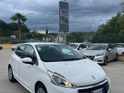 Usata Peugeot 208 Allure 102 CV (75 kW) 2019 Bianco Utilitaria