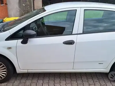 Usata Fiat Grande Punto 77 CV (56 kW) 2007 Bianco Utilitaria