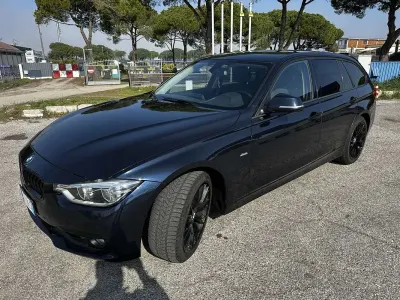 Usata BMW 316 Sport Line 116 CV (85 kW) 2015 Blu Station wagon