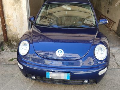 Usata VW New Beetle 101 CV (74 kW) 2005 Blu Utilitaria