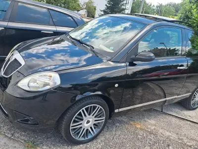 Usata Lancia Ypsilon 90 CV (66 kW) 2008 Nero Utilitaria