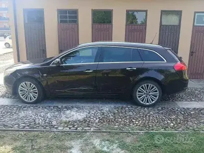 Usata Opel Insignia Cosmo 130 CV (95 kW) 2013 Marrone Berlina