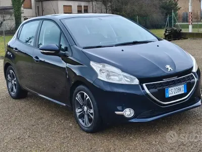 Usata Peugeot 208 Allure 82 CV (60 kW) 2014 Blu Utilitaria